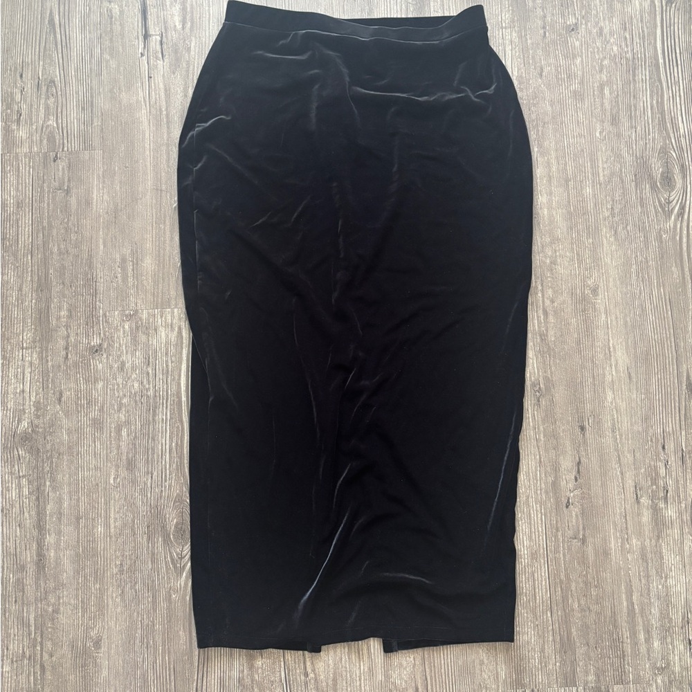 Chic Black Velvet Midi Skirt